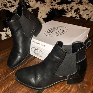 Dicey Steve Madden “ Chelsea “ Bootie